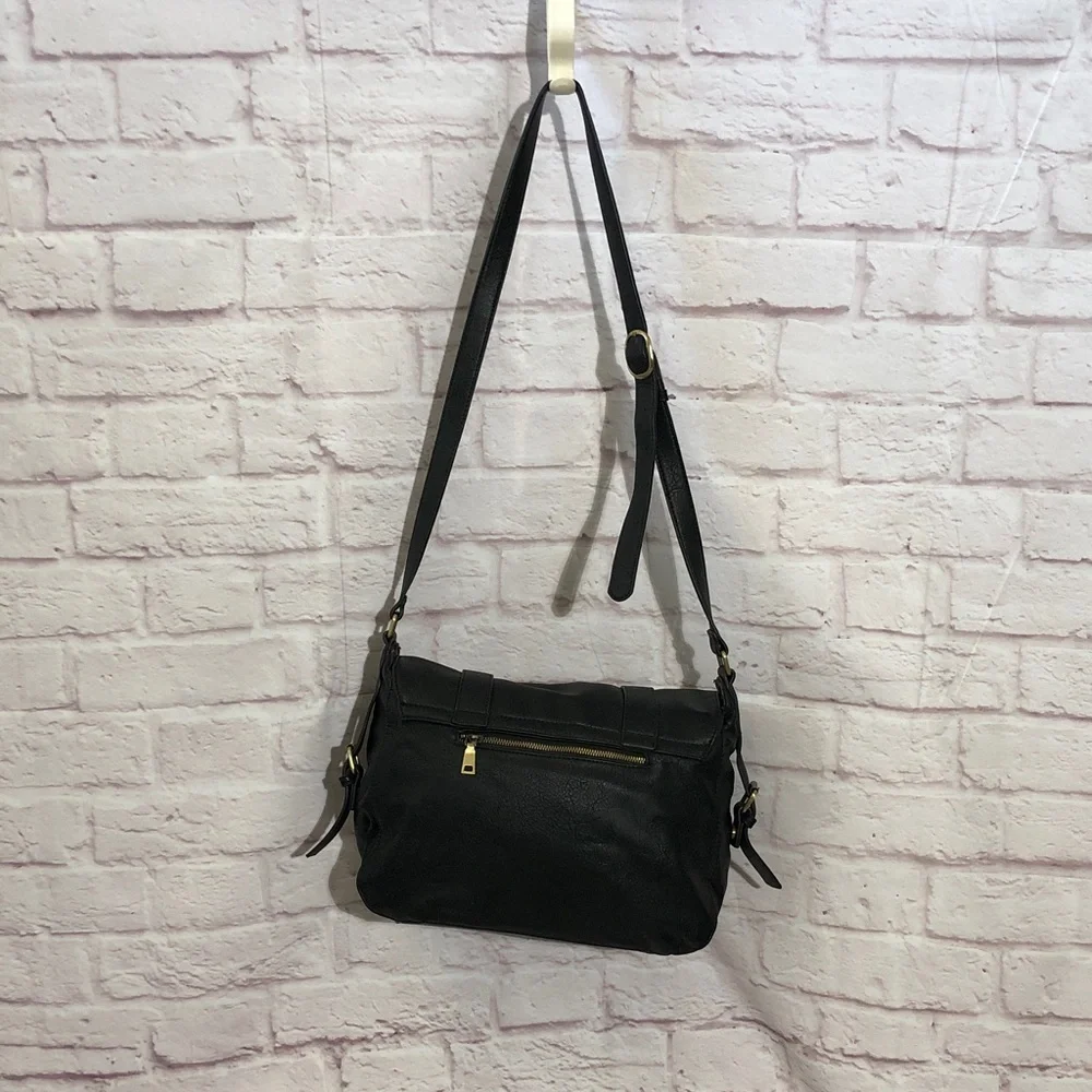 Antik Kraft Black faux Leather Messenger Bag with Front Buckle Pockets. XL Used